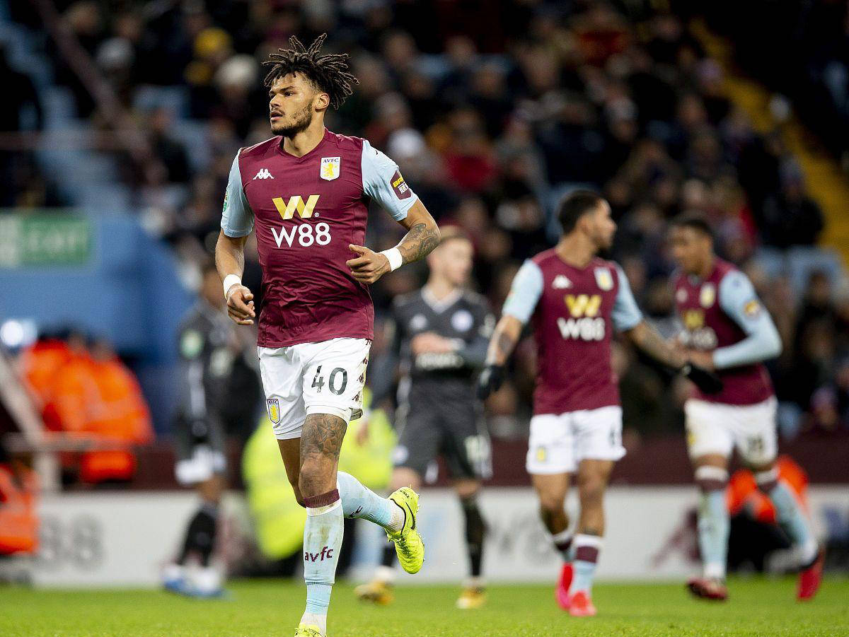 视线先球后 视线先球后